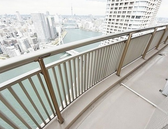 リバーポイントタワーのバルコニー