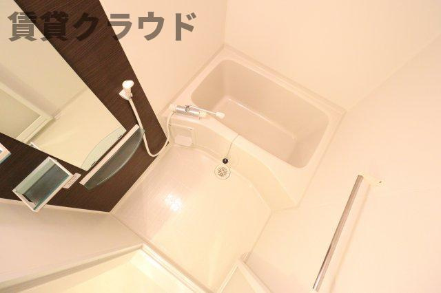 リブリ・シャルマンの浴室|アクセントパネルがおしゃれなバスルーム♪