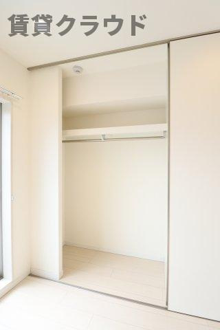 リブリ・シャルマンの収納|ハンガーラック付きと棚付きの収納スペース！