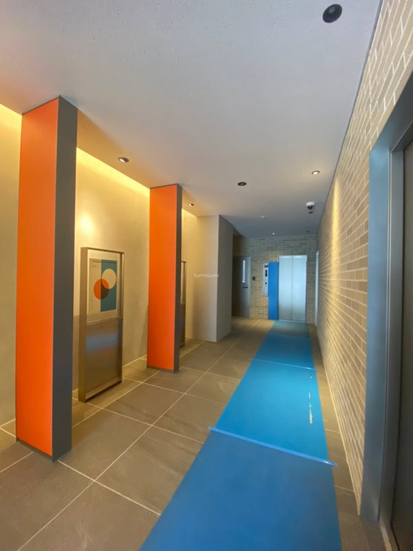 クロスレジデンス阿波座のロビー