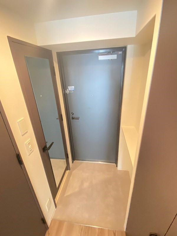 クロスレジデンス阿波座の玄関