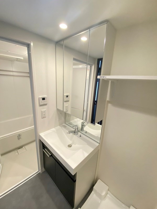 クロスレジデンス阿波座の洗面所