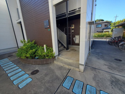 【エントランス】 | リブリ・加倉 | 落ち着いたエントランスです