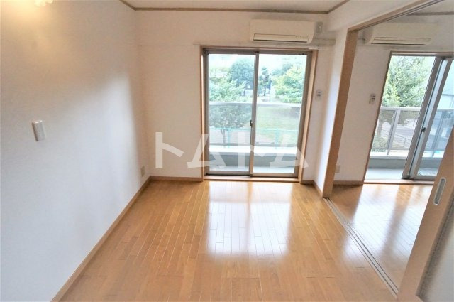 V-ROOM幕張本郷の居間・リビング|こちらの居間で趣味の時間をお楽しみください