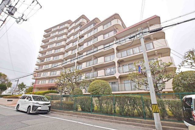 浜甲子園グリーンマンションの外観|公園に隣接した1階南向き3SLDK中古マンション×2025年3月室内リフォーム済で室内大変美麗です◎即日ご案内可能です。皆様からのご連絡を心よりお待ちしております。