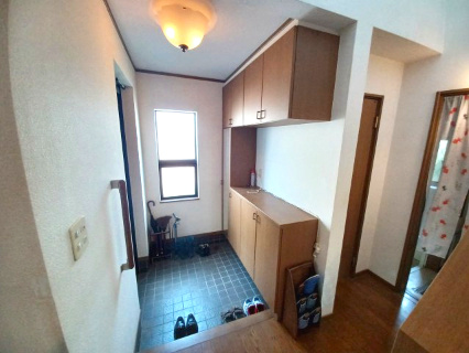 比企郡滑川町みなみ野 中古戸建の玄関