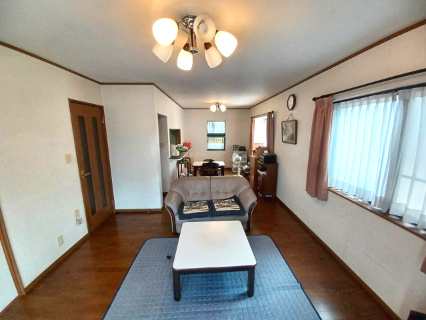 比企郡滑川町みなみ野 中古戸建の居間・リビング