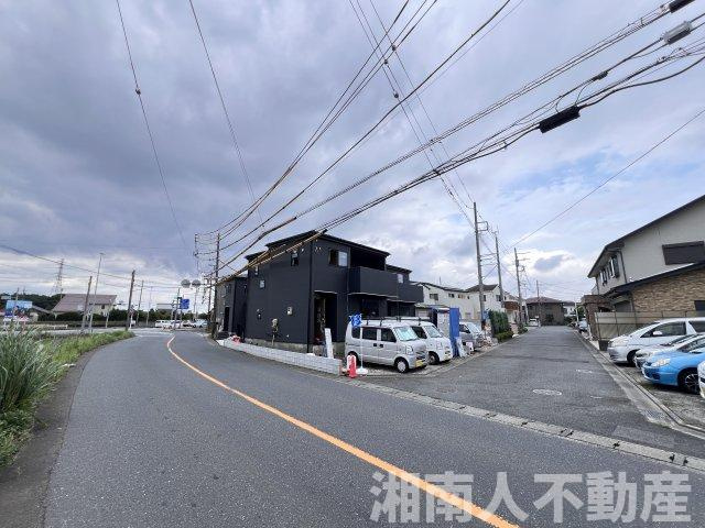 藤沢市葛原２２４３－４新築戸建ての前面道路含む現地写真|前面道路含む現地写真です