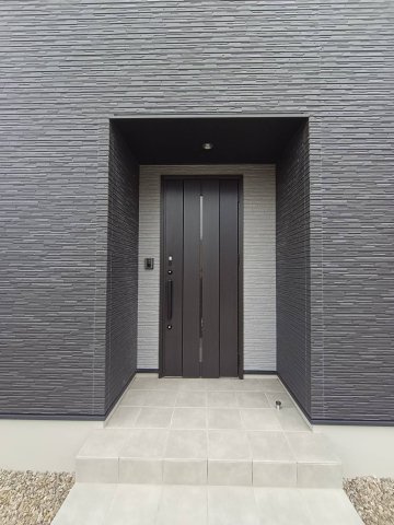 西条市喜多川　建売住宅　4号地の玄関