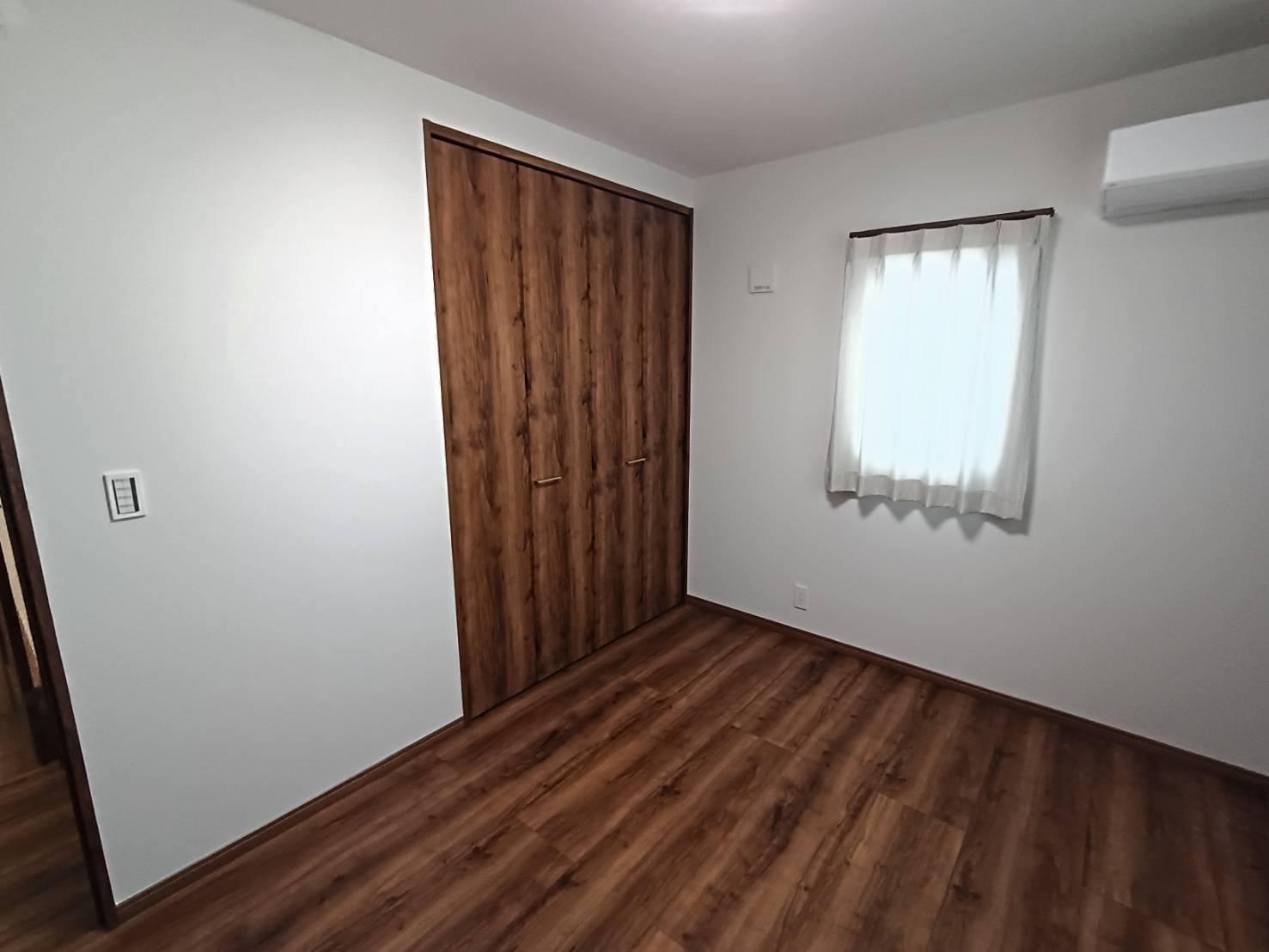 西条市喜多川　建売住宅　4号地の洋室