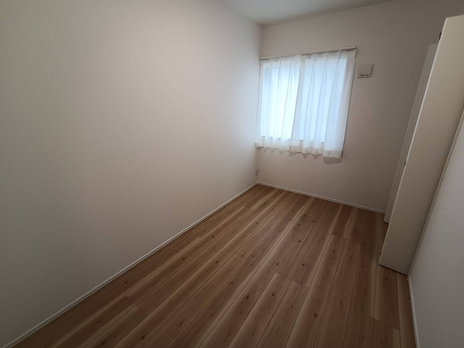 西条市喜多川　建売住宅　7号地の洋室