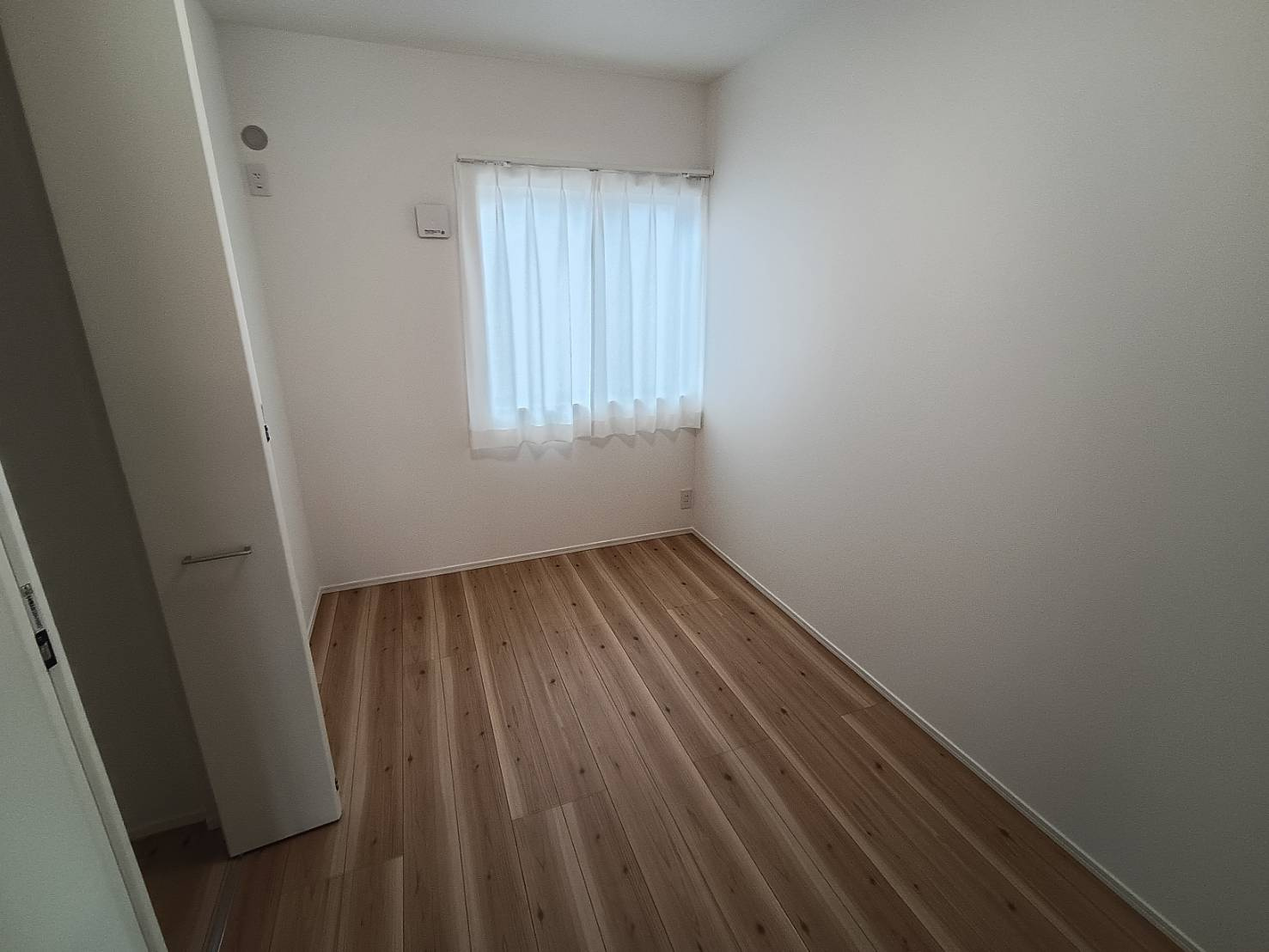 西条市喜多川　建売住宅　7号地の洋室