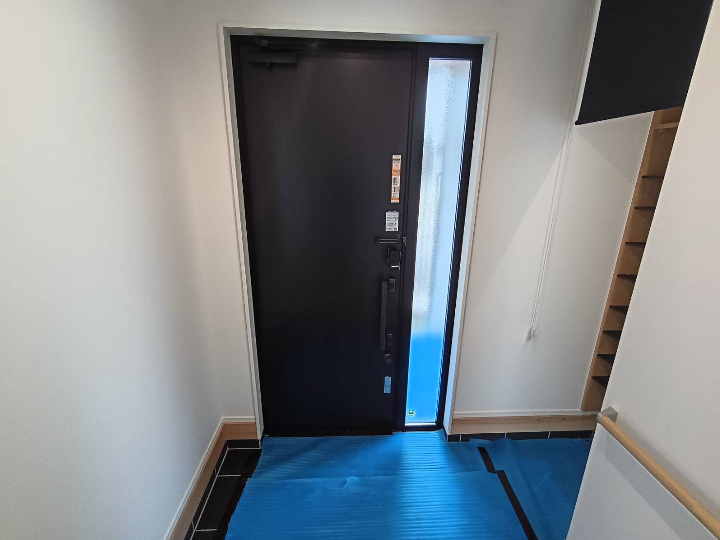 西条市喜多川　建売住宅　7号地の玄関