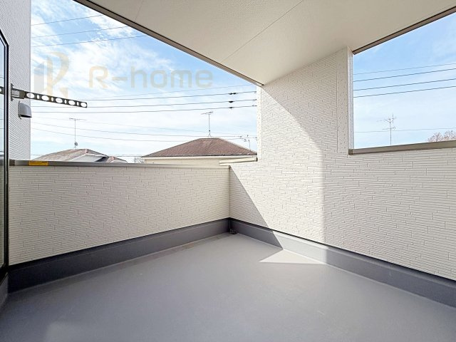 古河市鴻巣第6　新築戸建て　1号棟のバルコニー|急な雨でも安心のインナーバルコニー♪忙しいご夫婦も大満足♪