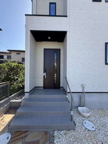 【玄関】 | 内覧の際には新生活をイメージしながら隅々までご覧くださいね♪