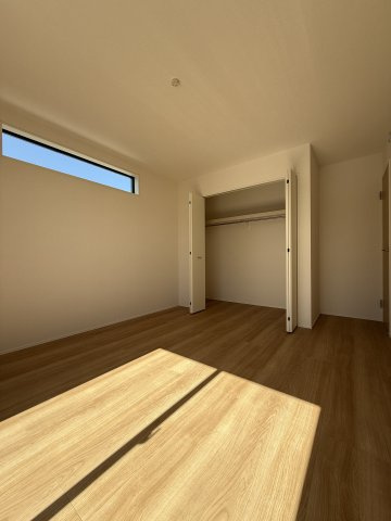 【洋室】 | 全室収納つきで、増えがちな学習用具・衣類や、季節家電なども、各部屋に収納でき便利ですよ♪