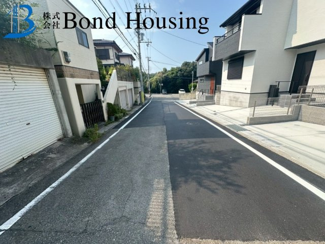 耐震等級3相当　塩屋北町1丁目　新築2区画　1号地の前面道路含む現地写真