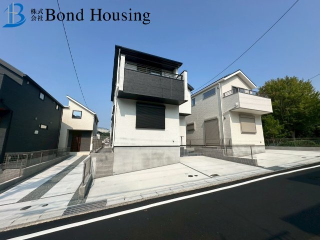 耐震等級3相当　塩屋北町1丁目　新築2区画　1号地の駐車場