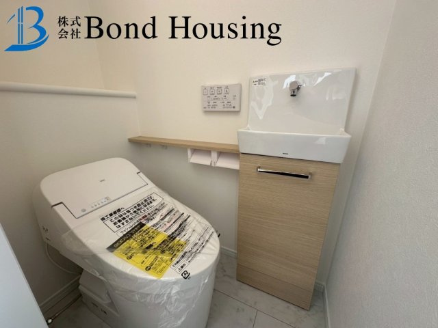 床暖房等設備充実　塩屋北町1丁目　新築2区画　2号地のトイレ