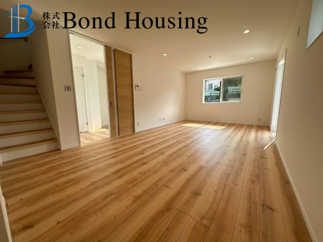 床暖房等設備充実　塩屋北町1丁目　新築2区画　2号地の居間・リビング