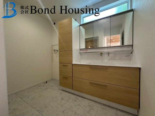 床暖房等設備充実　塩屋北町1丁目　新築2区画　2号地の洗面所