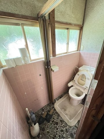 鏡町内田戸建てのトイレ
