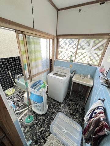 鏡町内田戸建ての脱衣所