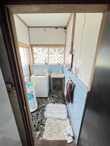 鏡町内田戸建ての脱衣所
