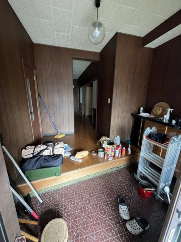 鏡町内田戸建ての玄関