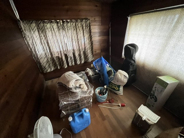 鏡町内田戸建ての洋室