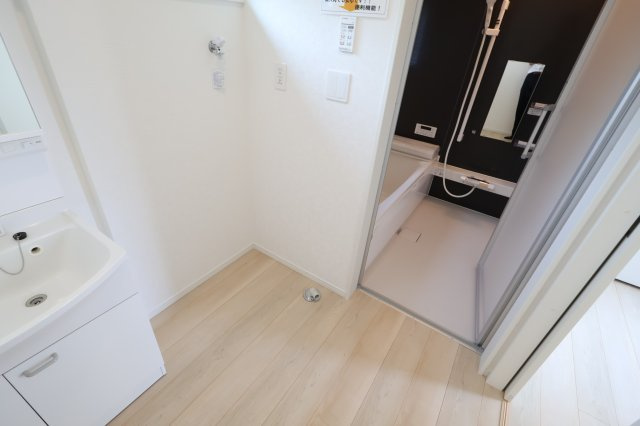 《仲介手数料無料》南区大字太田窪2917-5(2号棟)新築一戸建てクレイドルガーデンのランドリースペース|撮影日 2025年8月24日 14:00 晴れ