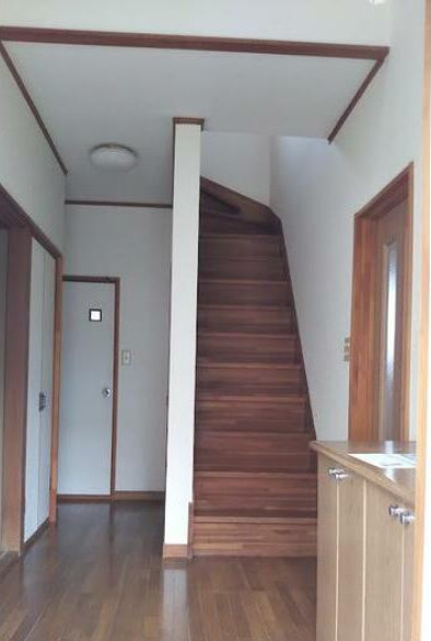 下根本貸家の玄関