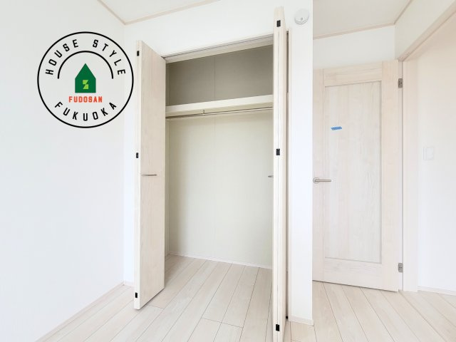 福岡市東区三苫6丁目第1-2棟（1号棟）の収納|洋服や大きな荷物が多い方や人数の多いご家族などは、一般的なクローゼットよりもウォークインクローゼットのほうが使い勝手が良いです。