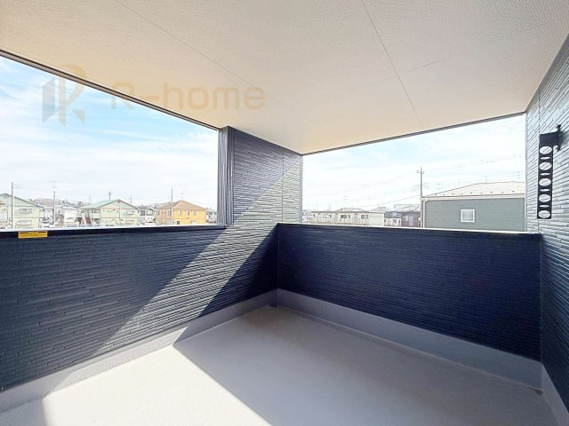 古河市鴻巣第6　新築戸建て　3号棟のバルコニー|急な雨でも安心のインナーバルコニー♪忙しいご夫婦も大満足♪