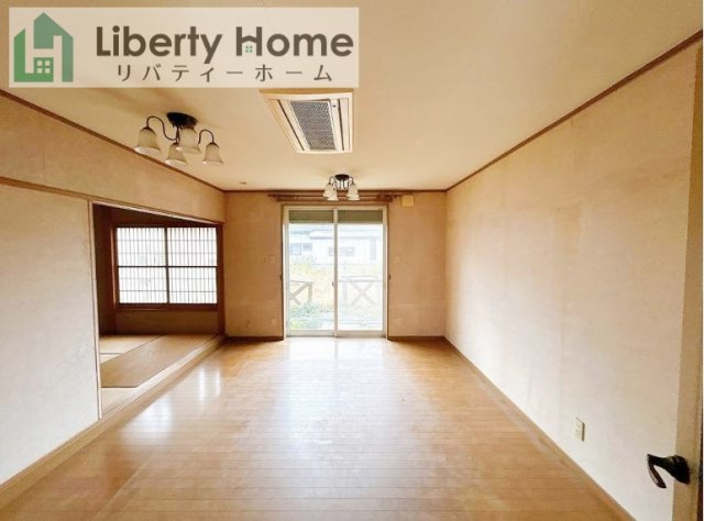 土浦市木田余東台３丁目　中古戸建の居間・リビング