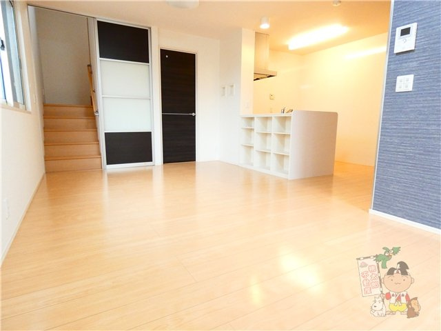 ルピナスＣの居間・リビング