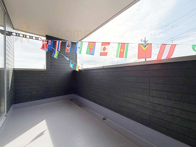 古河市鴻巣第6　新築戸建て　4号棟のバルコニー|急な雨でも安心のインナーバルコニー♪忙しいご夫婦も大満足♪