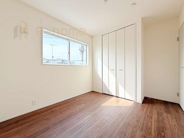 古河市鴻巣第6　新築戸建て　4号棟の洋室|どんな部屋家具も合わせやすいシンプルな洋室！
たっぷりの日差しと心地よい風が舞い込む住まい♪