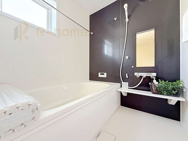 古河市鴻巣第6　新築戸建て　4号棟の浴室|足を伸ばしてもゆったりできるバスルーム♪機能性も取り入れて使い易さも保証します♪