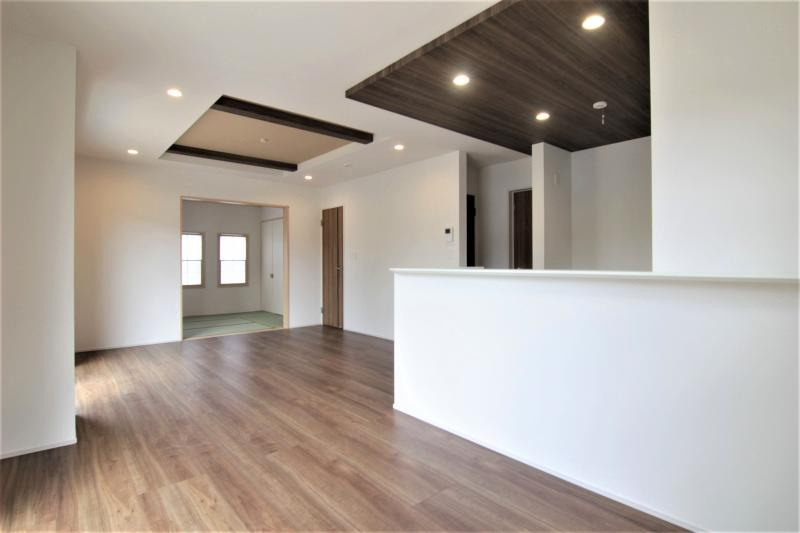 三木市志染町広野１丁目　２号棟の居間・リビング