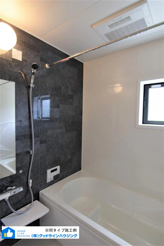 三木市志染町広野１丁目　２号棟の浴室