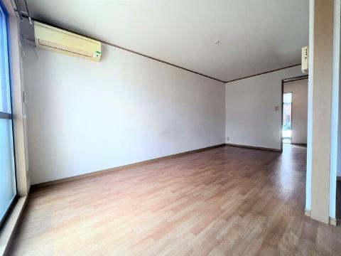 ヴィラジャスティス　Ｃの居間・リビング|寝室