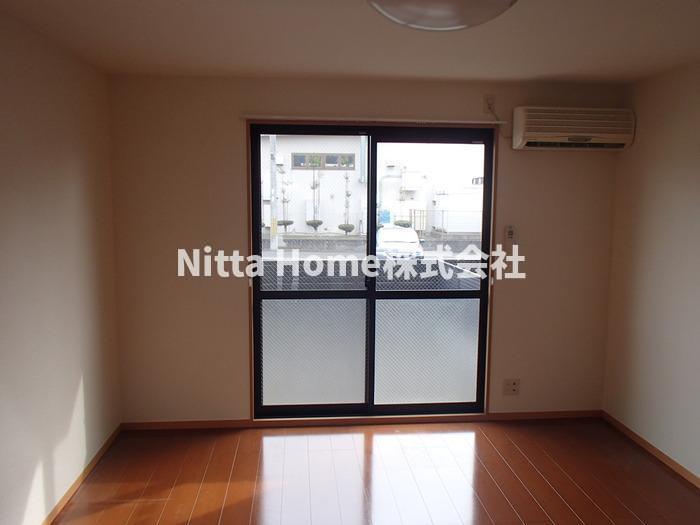 ＲＩＯ ＡＯＮＯ　Ⅰ号館の居間・リビング|室内は広々８帖☆