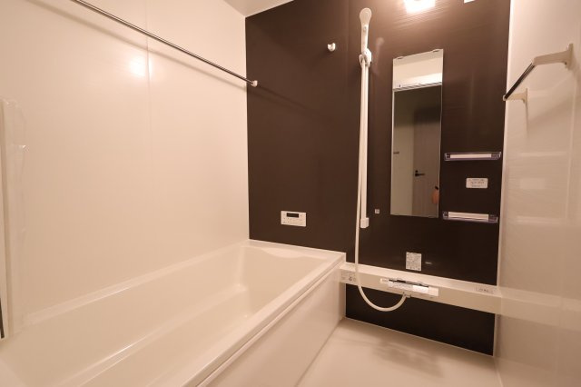 《仲介手数料無料》中央区新中里５丁目17-4(2号棟)新築一戸建てリナージュの浴室|撮影日 2025年9月5日 16:40 曇り