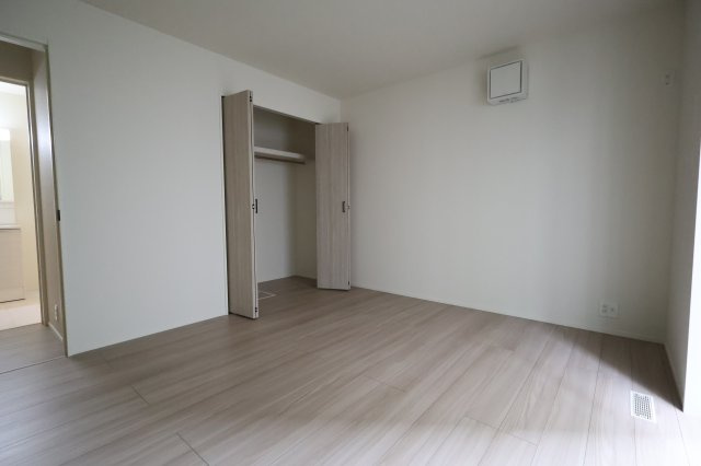 《仲介手数料無料》中央区新中里５丁目17-4(2号棟)新築一戸建てリナージュの洋室|撮影日 2025年9月5日 16:40 曇り