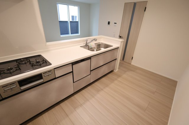 《仲介手数料無料》中央区新中里５丁目17-4(2号棟)新築一戸建てリナージュのキッチン|撮影日 2025年9月5日 16:40 曇り