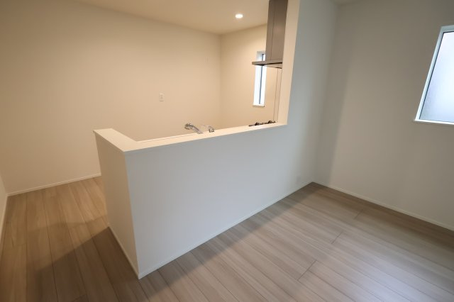 《仲介手数料無料》中央区新中里５丁目17-4(2号棟)新築一戸建てリナージュのキッチン|撮影日 2025年9月5日 16:40 曇り