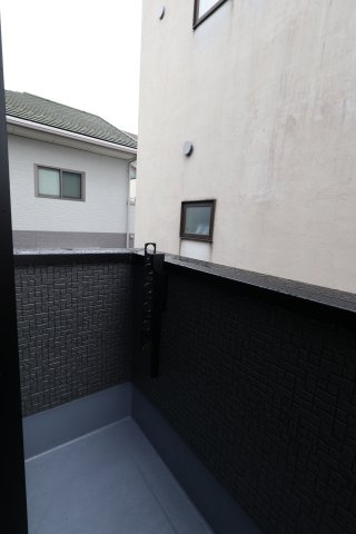 《仲介手数料無料》中央区新中里５丁目17-4(2号棟)新築一戸建てリナージュのバルコニー|撮影日 2025年9月5日 16:40 曇り