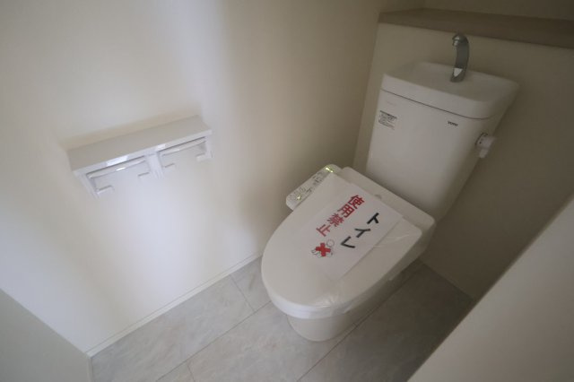 《仲介手数料無料》中央区新中里５丁目17-4(2号棟)新築一戸建てリナージュのトイレ|撮影日 2025年9月5日 16:40 曇り