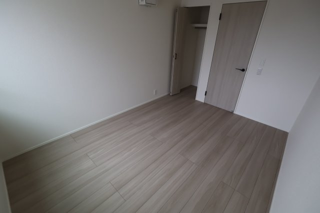 《仲介手数料無料》中央区新中里５丁目17-4(2号棟)新築一戸建てリナージュの洋室|撮影日 2025年9月5日 16:40 曇り